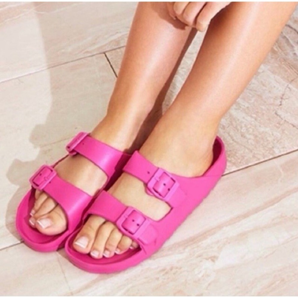 PrettyLittleThing NWT Bright Pink Buckle‎ Rubber Pool Slides US 8